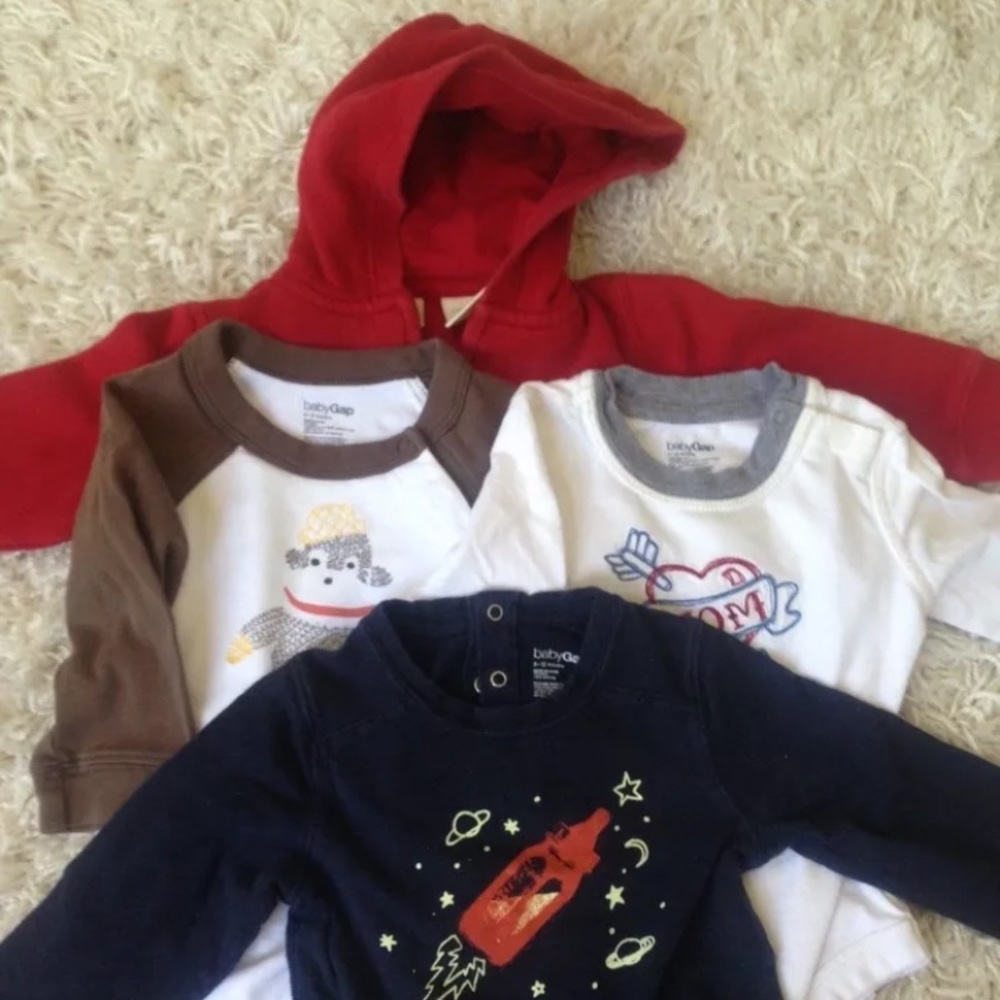 Set of 4 baby gap clothes